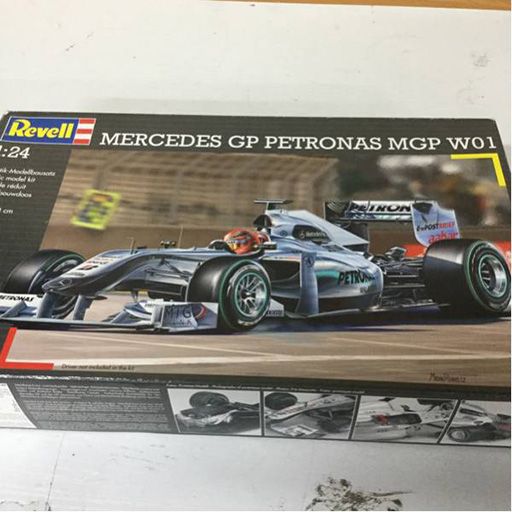 Revell 1/24 メルセデスGP ペトロナス MGP W01